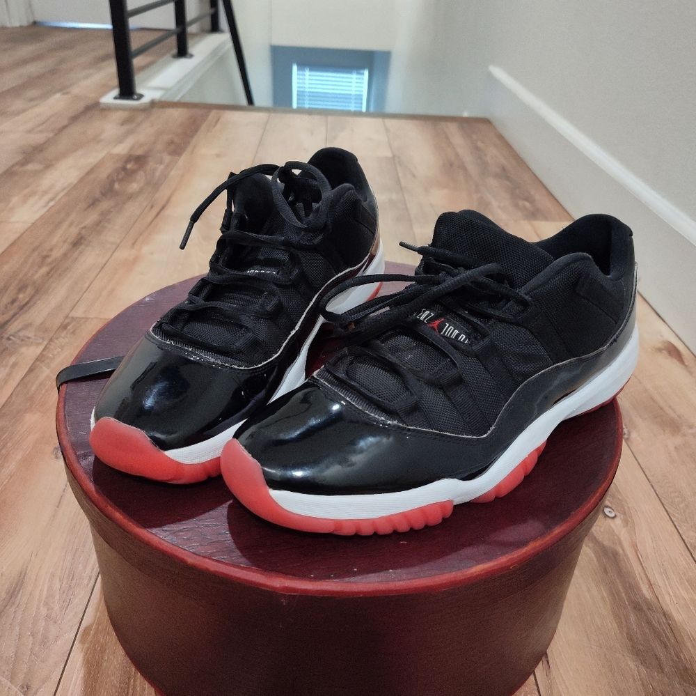 Michael Jordan 11 Iconic Red Blk Sneakers